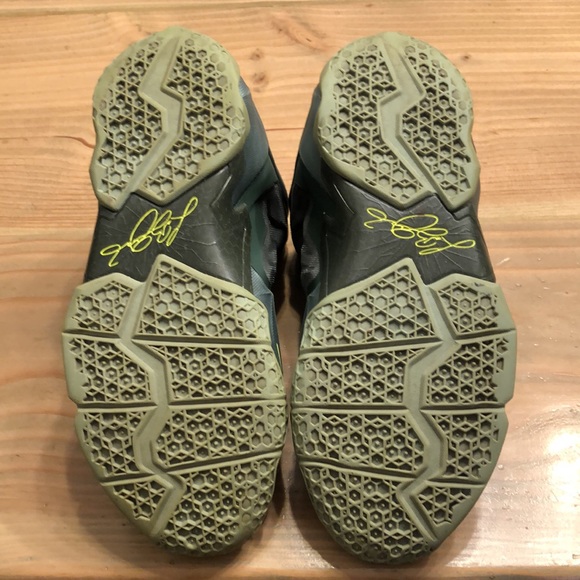 LeBron 11 Xi Dunkman Color way - Picture 2 of 10